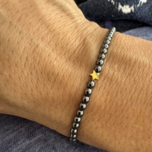 Pulseira de hematita grafite + estrela dourada